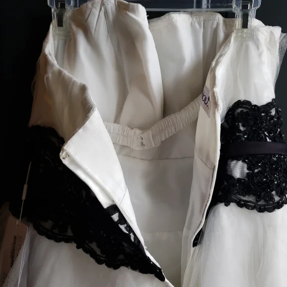 Gorgeous Tea-length Strapless Gown w/ Custom Matching Black Lacey Bolero Jacket - Picture 5 of 8